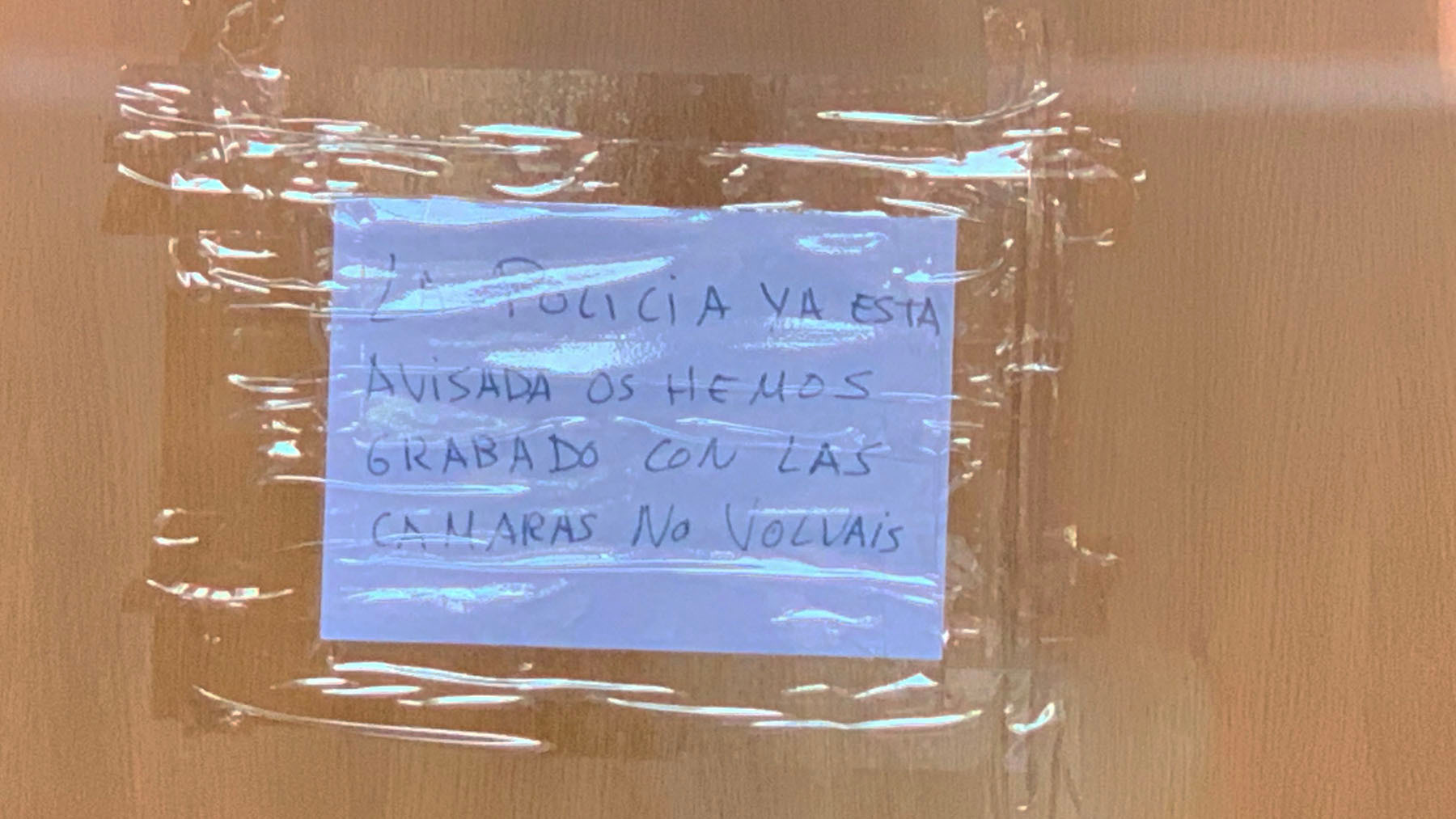 Cartel colocado en la plaza Felisa Munárriz en el barrio de la Milagrosa en Pamplona. Navarra.com