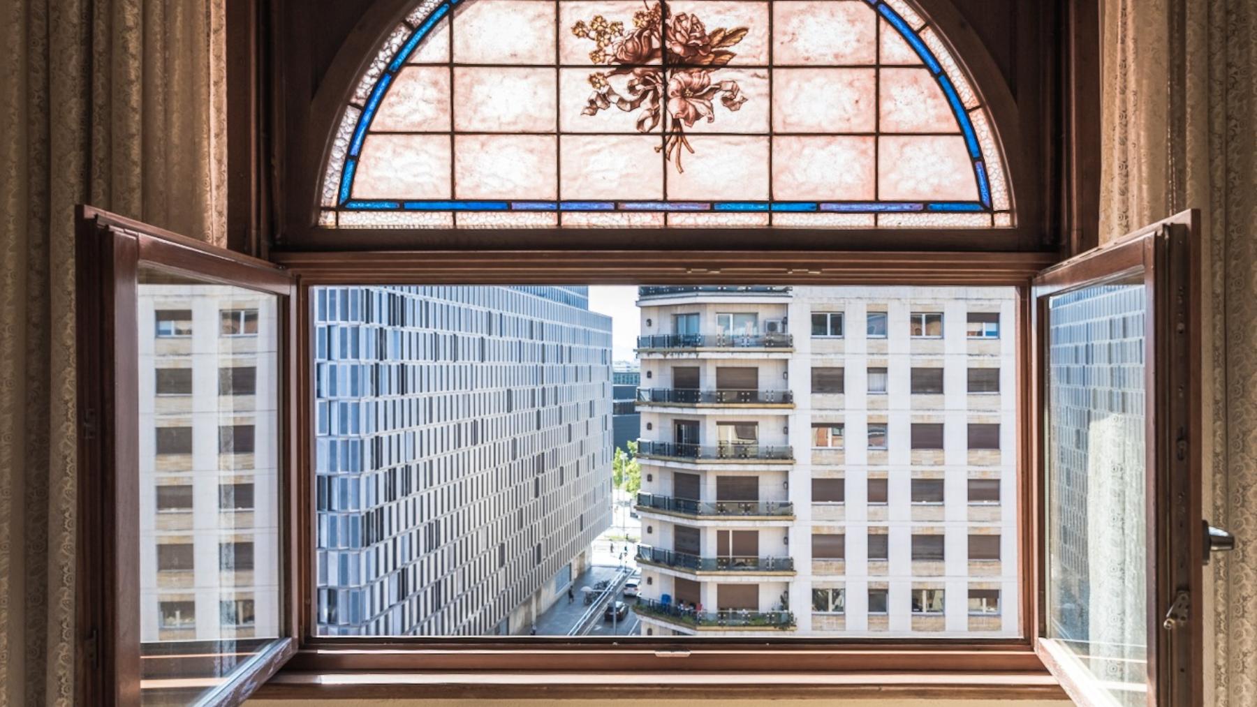 Posem Inmobiliaria vende en Pamplona una vivienda en la calle Estella con vistas a la plaza del Vínculo.