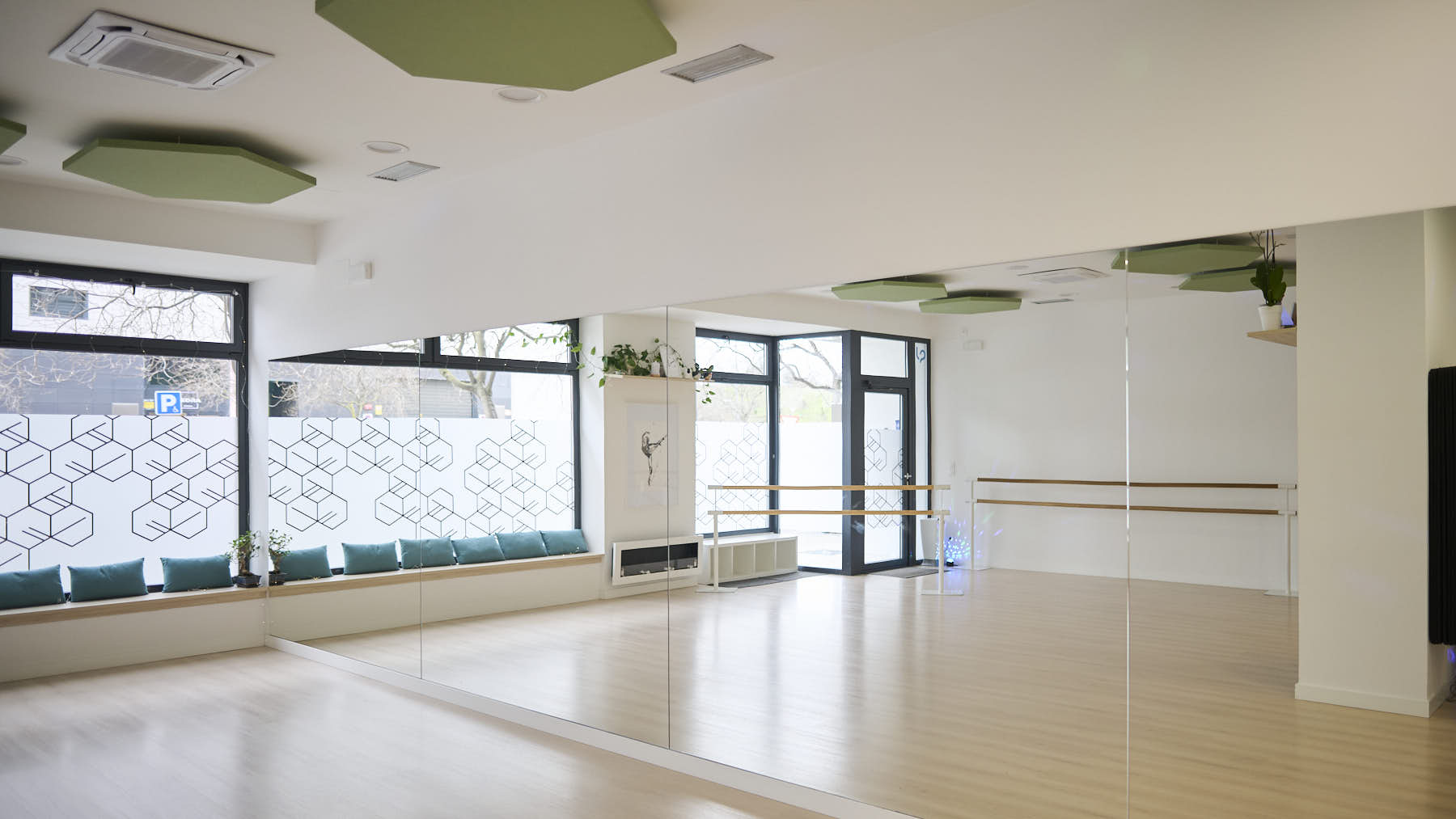 Leticia Pérez en su centro de danza y pilates en Lezkairu donde imparte clases de Ballet Fit. PABLO LASAOSA