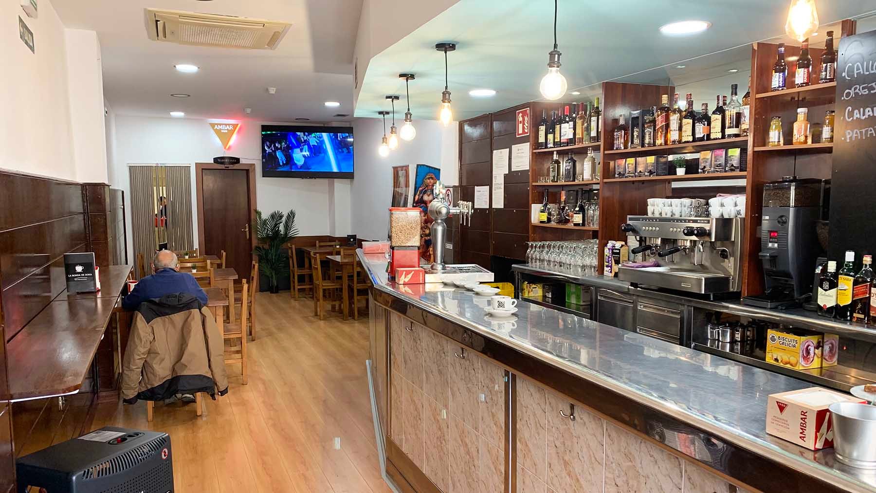 Interior del bar Chiki en el barrio de la Rochapea de Pamplona. Navarra.com