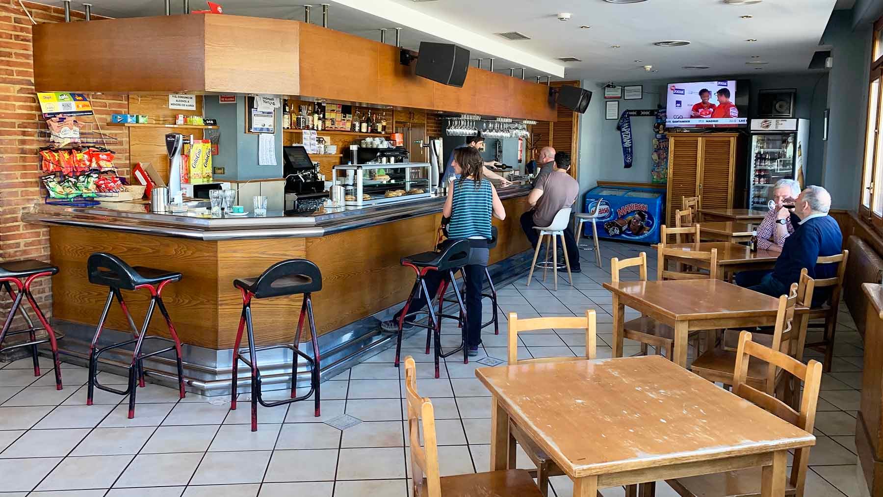 Interior del bar restaurante Iribia en Ancín. Navarra.com