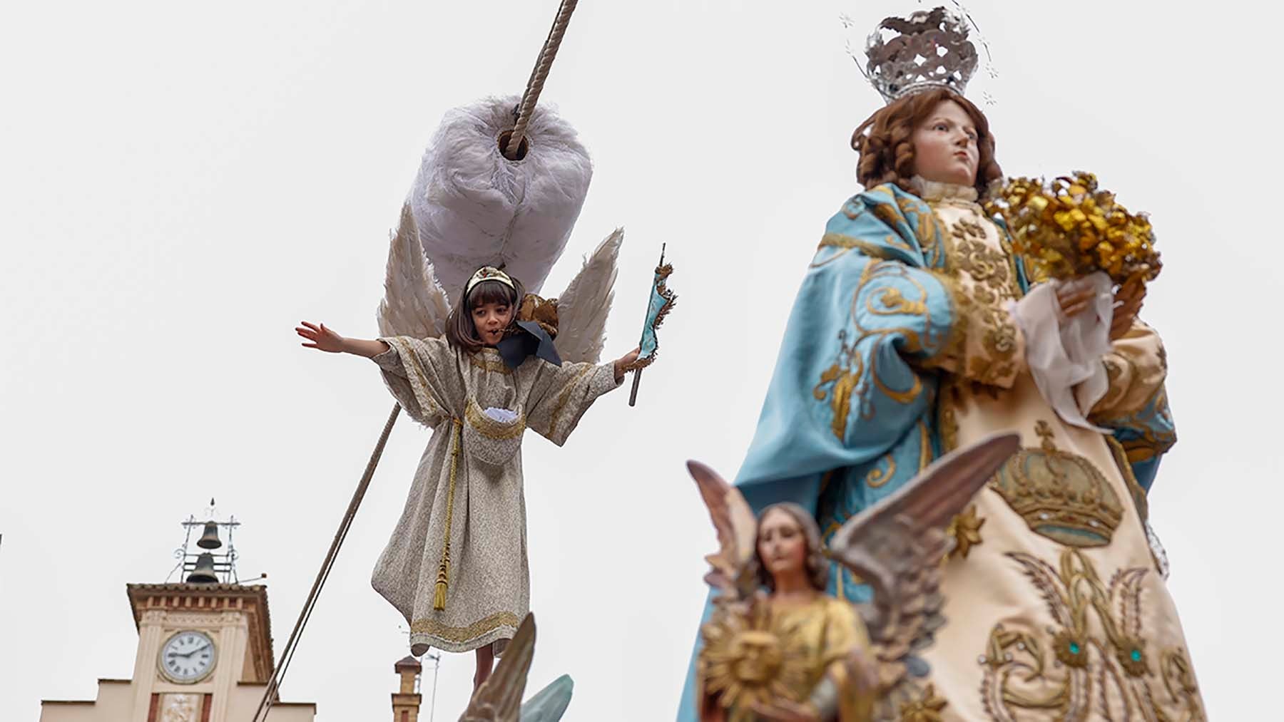 Una exposición en Tudela revive la Semana Santa con imágenes del Santo Entierro, el Volatín y la Bajada del Ángel