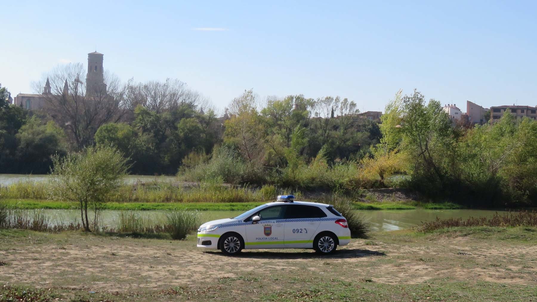 Tres policía salvan la vida a una mujer que se estaba ahogando en el río Ebro en Navarra