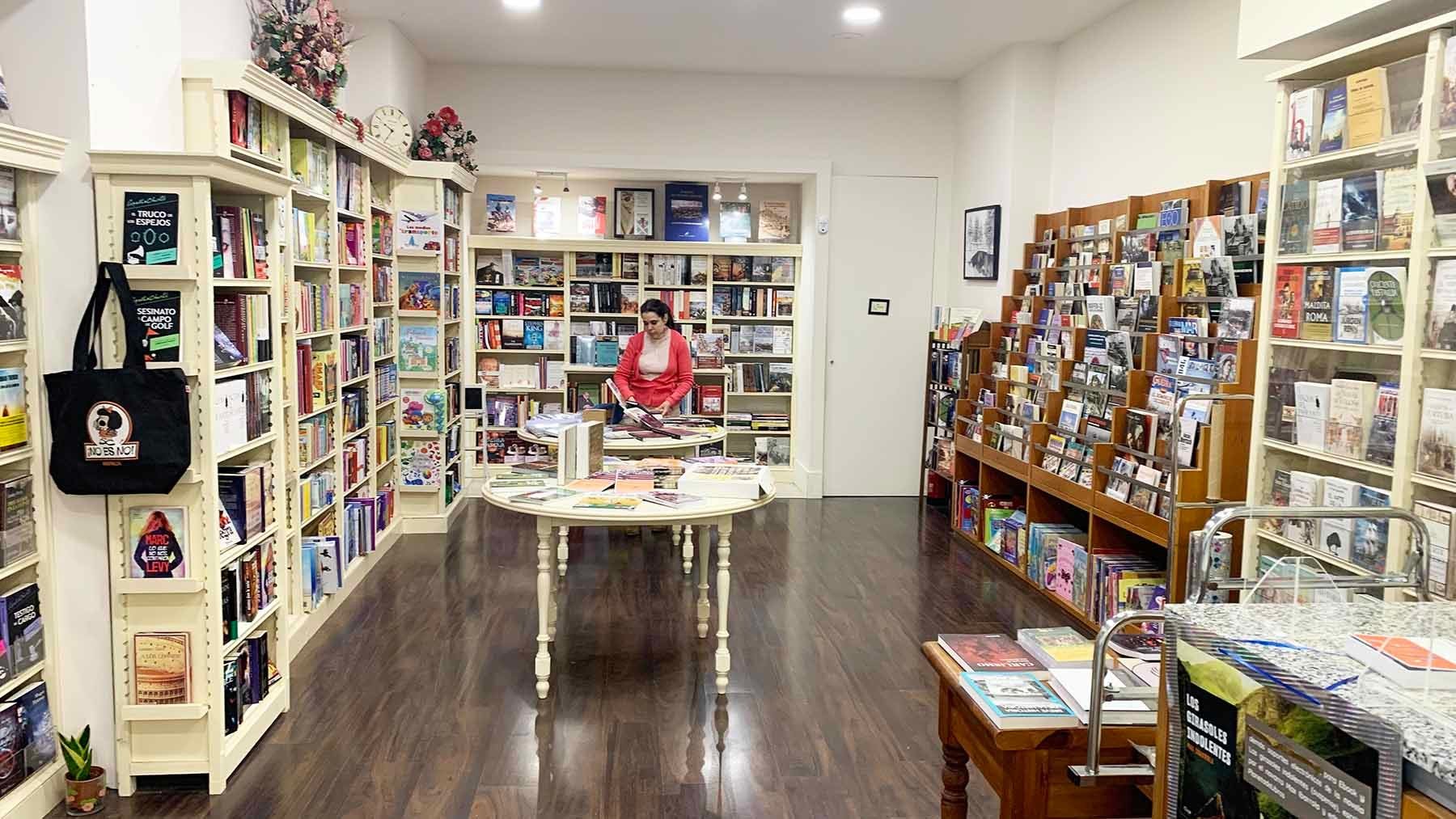 Interior de la librería Miriam en la calle Castillo de Maya 40 de pamplona. Navarra.com