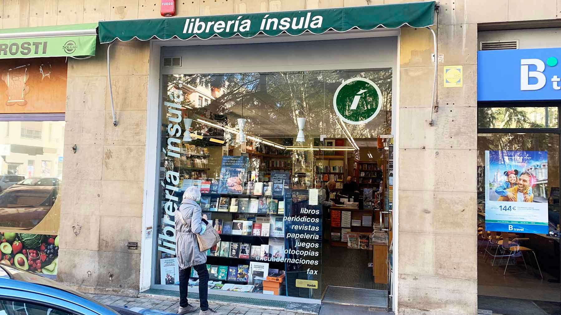Fachada de la librería Ínsula en la calle Francisco Bergamín 15 de Pamplona. Navarra.com