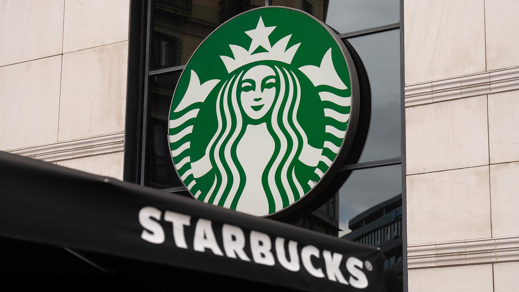 Starbucks aterriza en Pamplona: abrirá su primera cafetería en pleno centro de la ciudad
