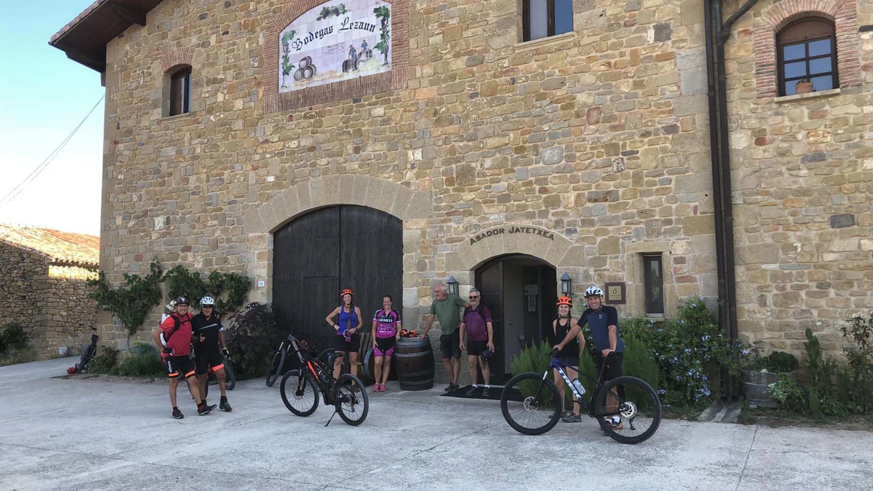 Una mañana de bicicleta y cata de vinos en Navarra: la impresionante ruta guiada entre viñedos