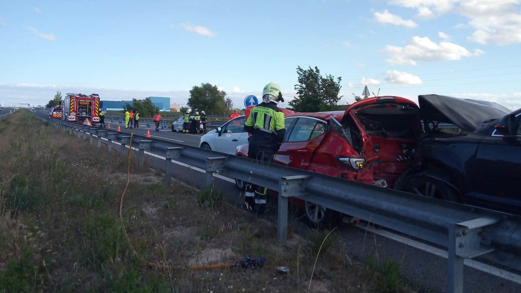Cuatro trasladados al hospital en Navarra tras un grave accidente múltiple en la autovía
