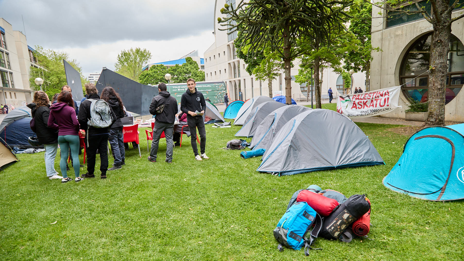 La UPNA autoriza la acampada de 40 estudiantes en el campus de Pamplona con tiendas de campaña