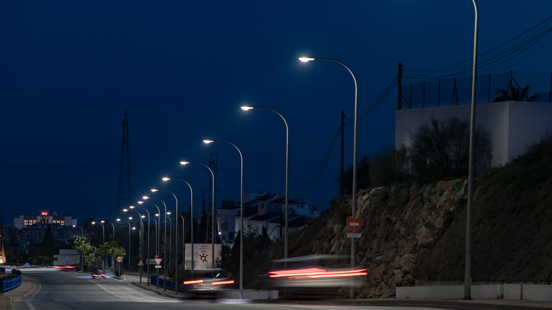 Iluminación ATP en la localidad malagueña de Nerja con luminarias  que supondrán un ahorro energético del 70%. ATP ILUMINACIÓN