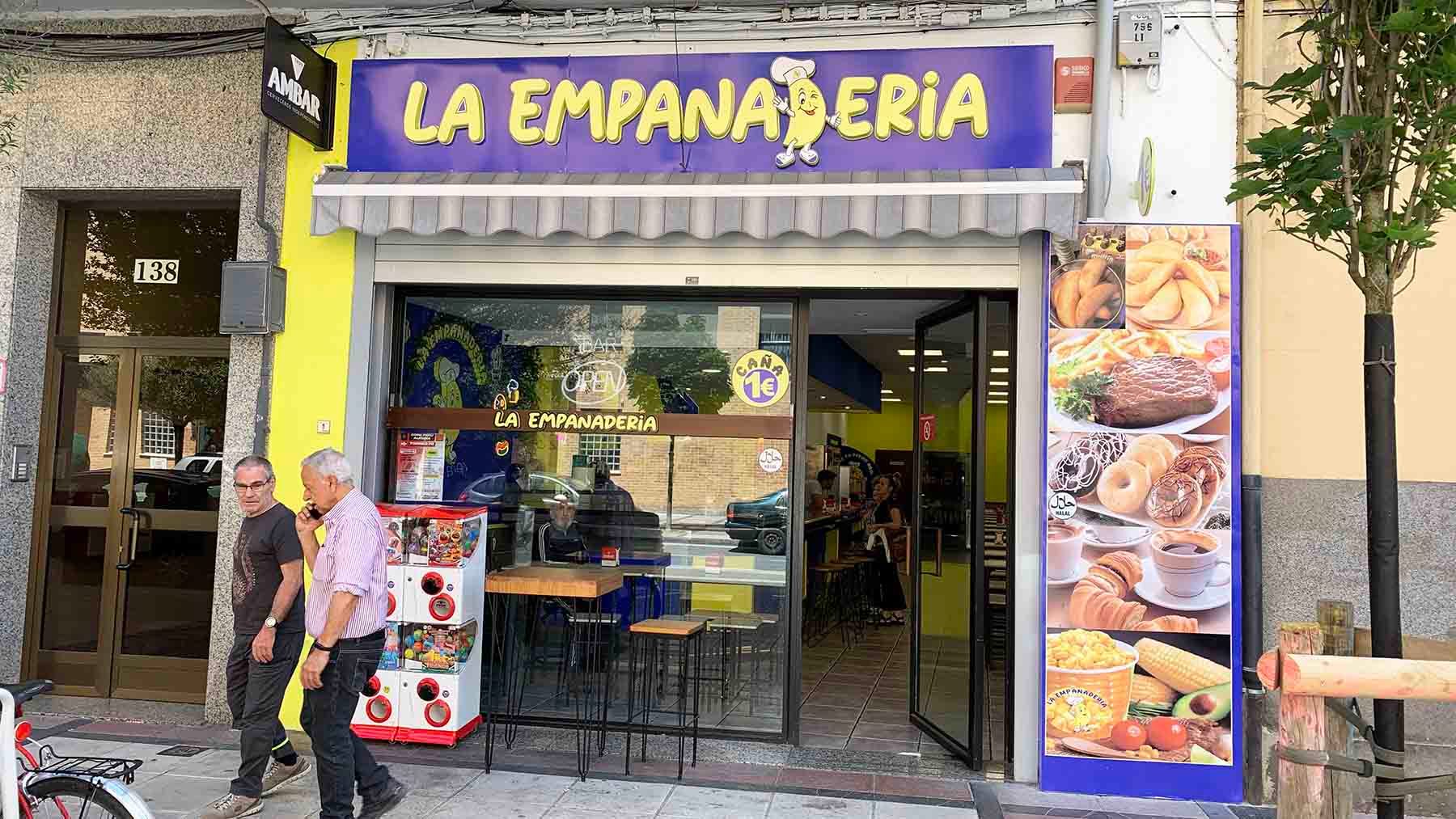 Fachada del bar La Empanadería en la avenida Marcelo Celayeta 138 de Pamplona. Navarra.com