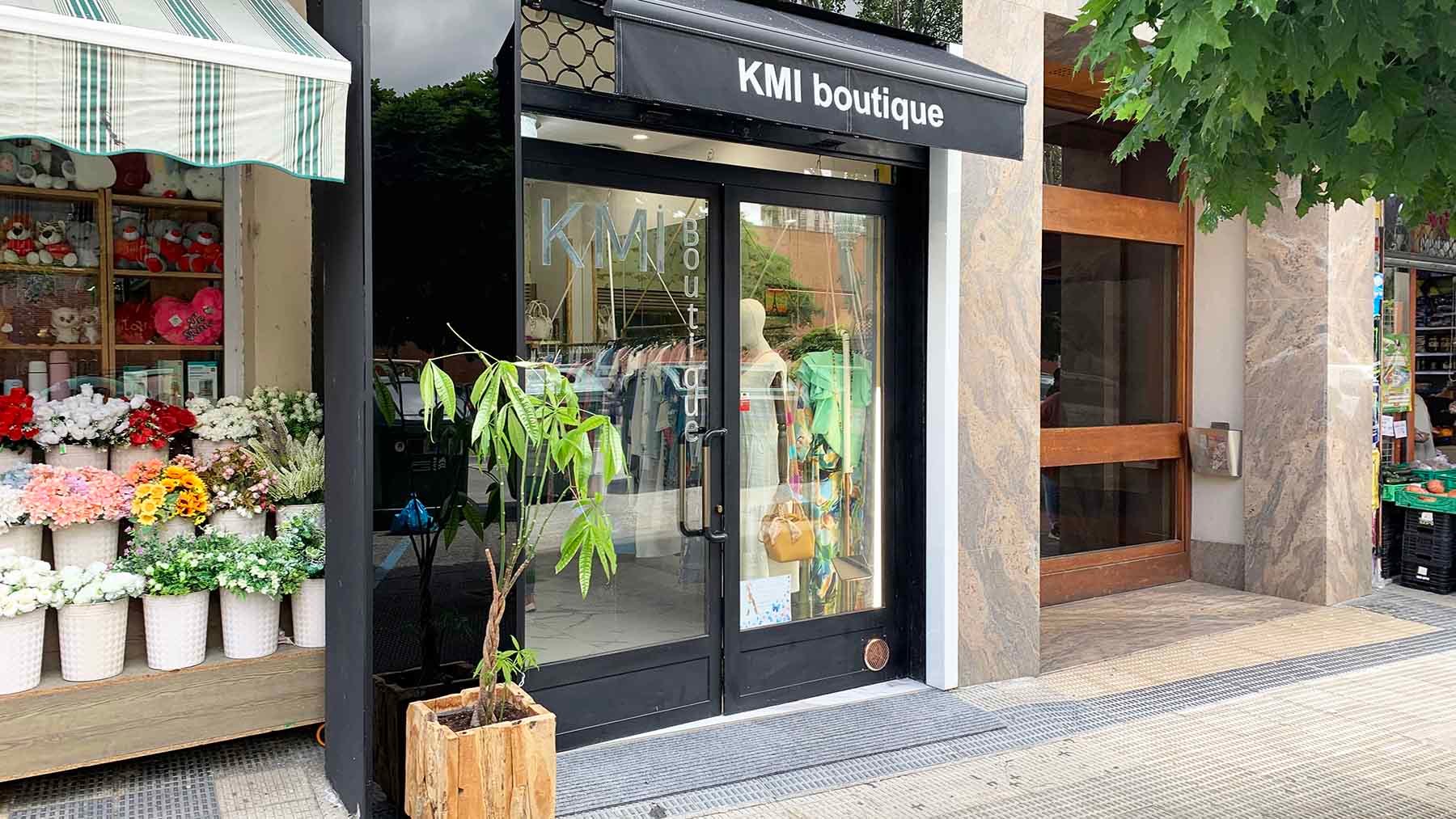 Fachada de la tienda de moda KMI Boutique en la calle Iturrama 68 de Pamplona. Navarra.com