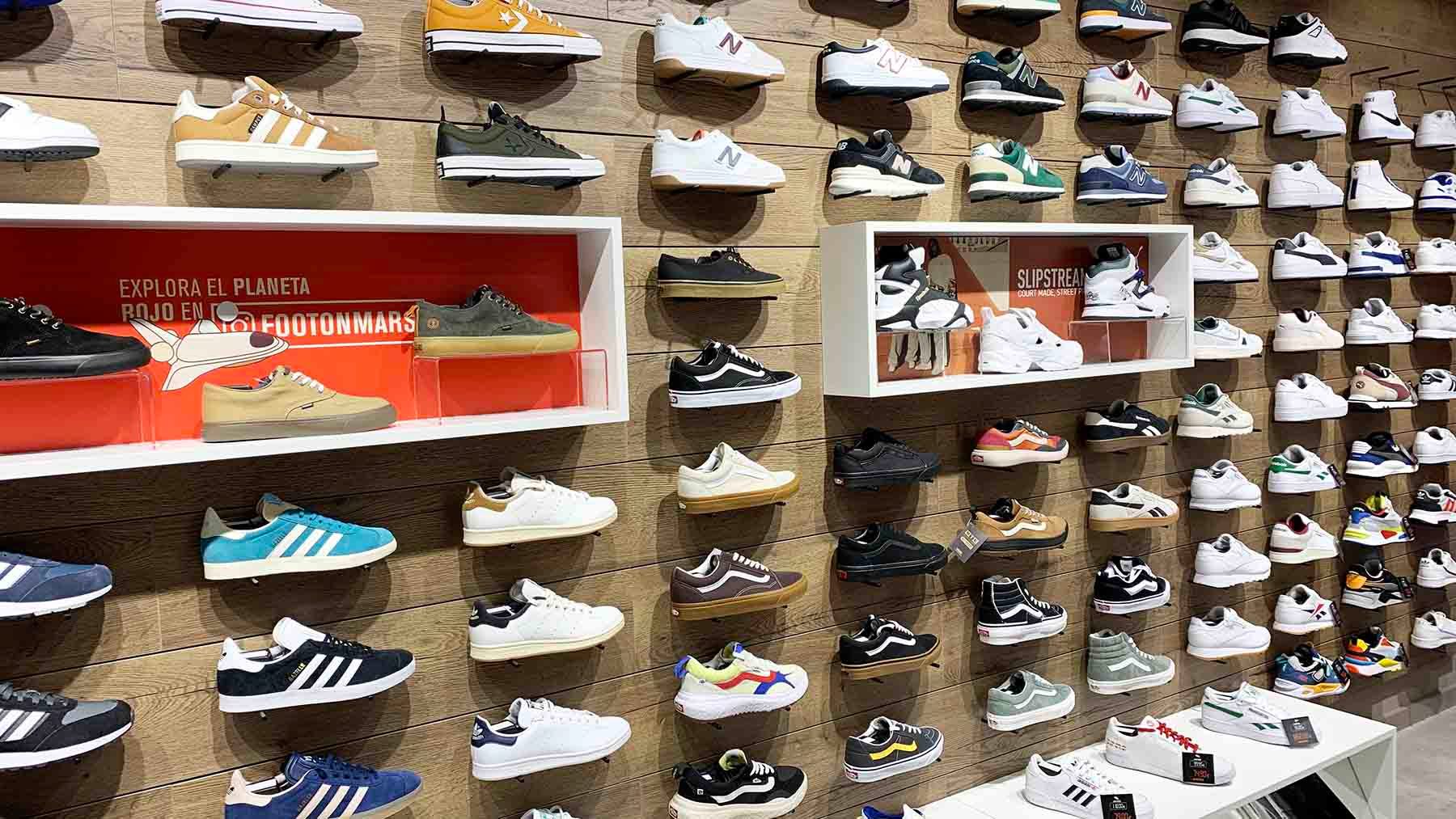 Interior de la tienda Deportes Uro en Estella. Navarra.com