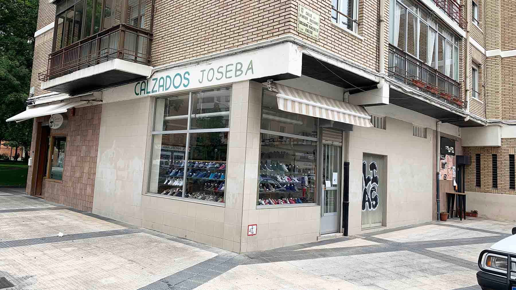 La tienda Calzados Joseba está situada en la calle Pintor Basiano 12 de Pamplona. Navarra.com