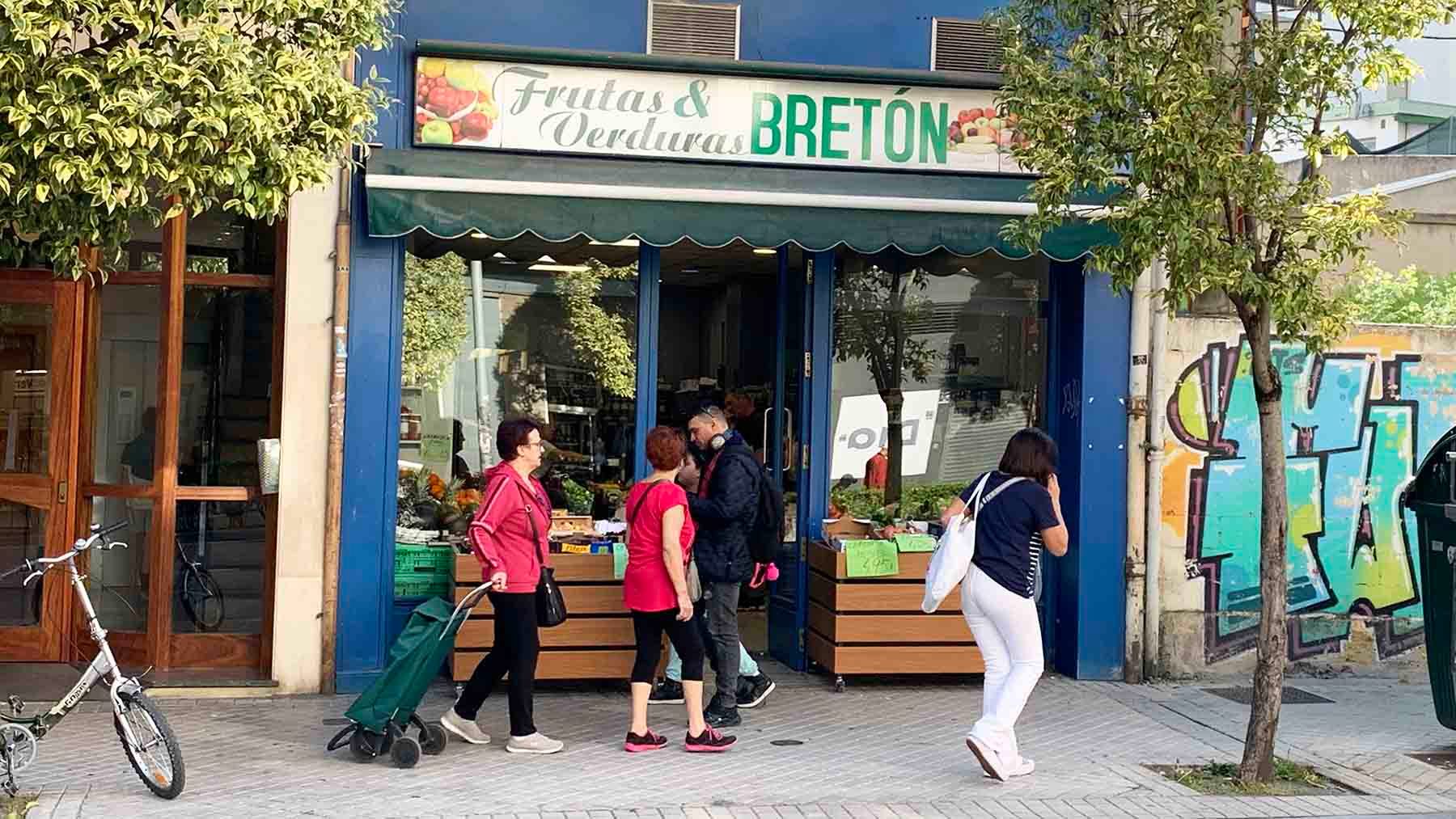 Fachada de la tienda de fruta y verdura Bretón en la avenida de Zaragoza 40 de Pamplona. Navarra.com
