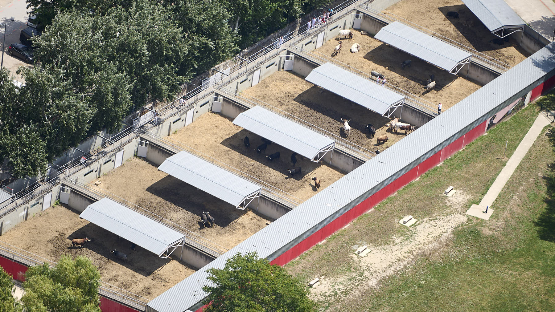 La Unidad de Medios Aéreos de la Policía Nacional vigila desde el aire Pamplona durante las fiestas de San Fermín 2024. PABLO LASAOSA