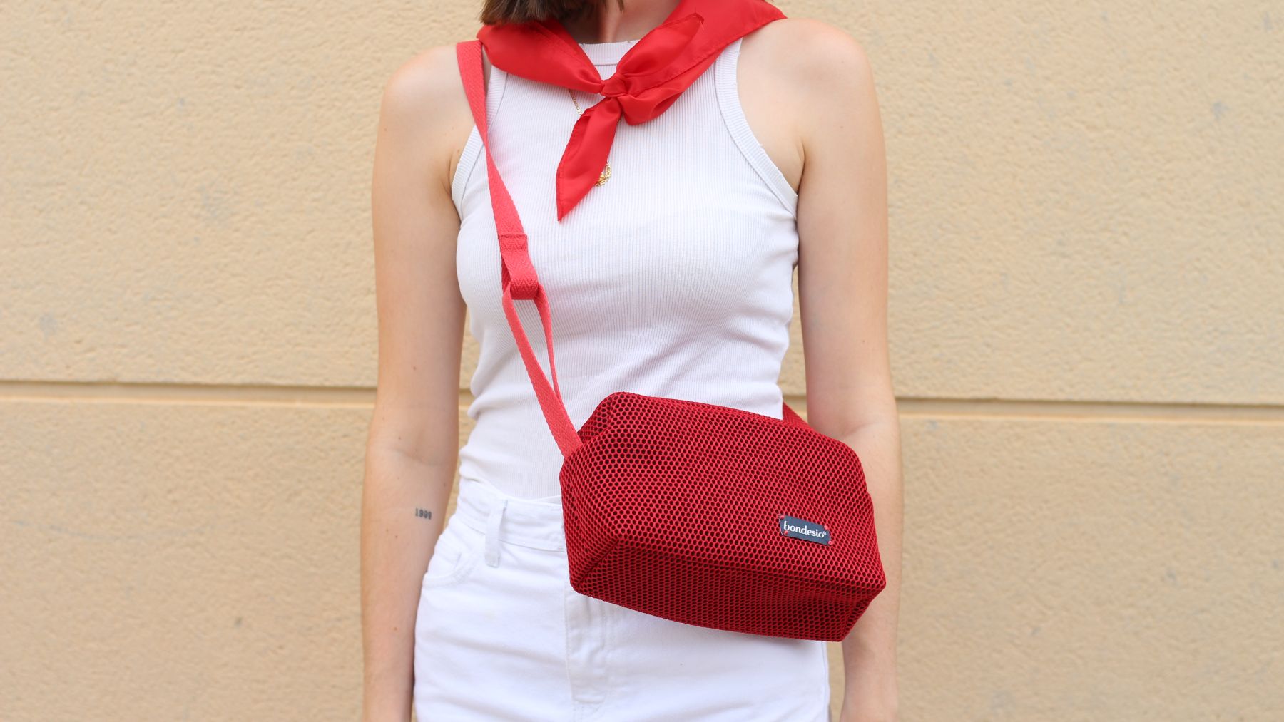 El equipo de Bondesio posa por San Fermín. CEDIDA