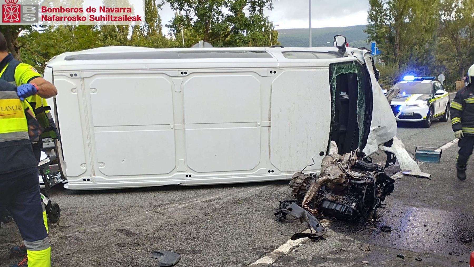 Nueve personas sufren una salida de vía en Navarra con su furgoneta: hay tres trasladados