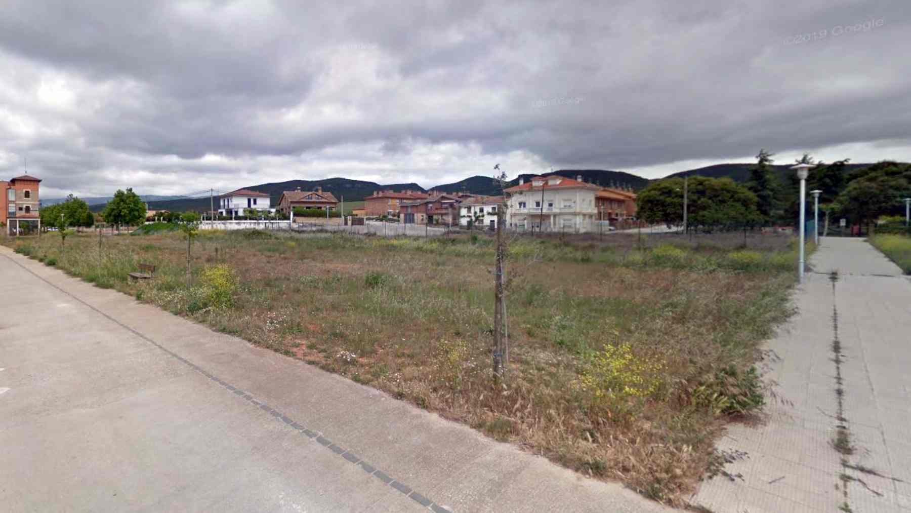 Solar de la calle La Vía, en Ancín, en el que se construirá un nuevo colegio público de Infantil y Primaria. GOOGLEMAPS