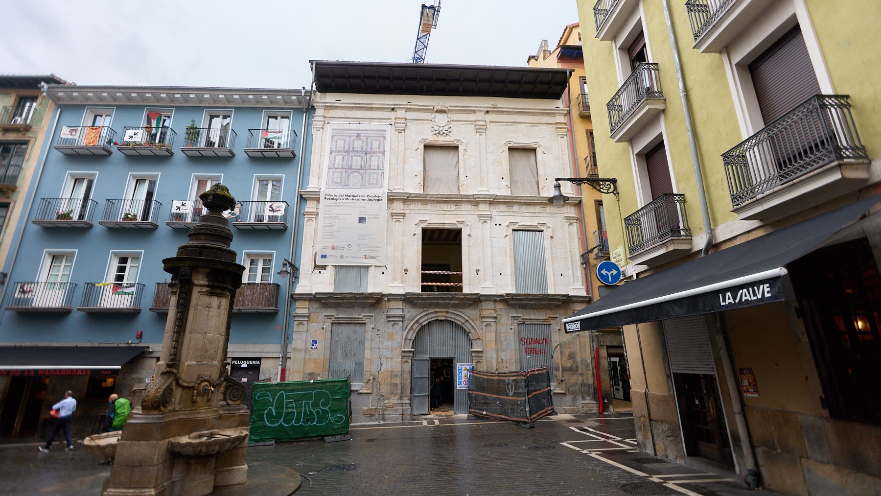 Las banderas de España y Navarra faltan en el Palacio de Rozalejo: 