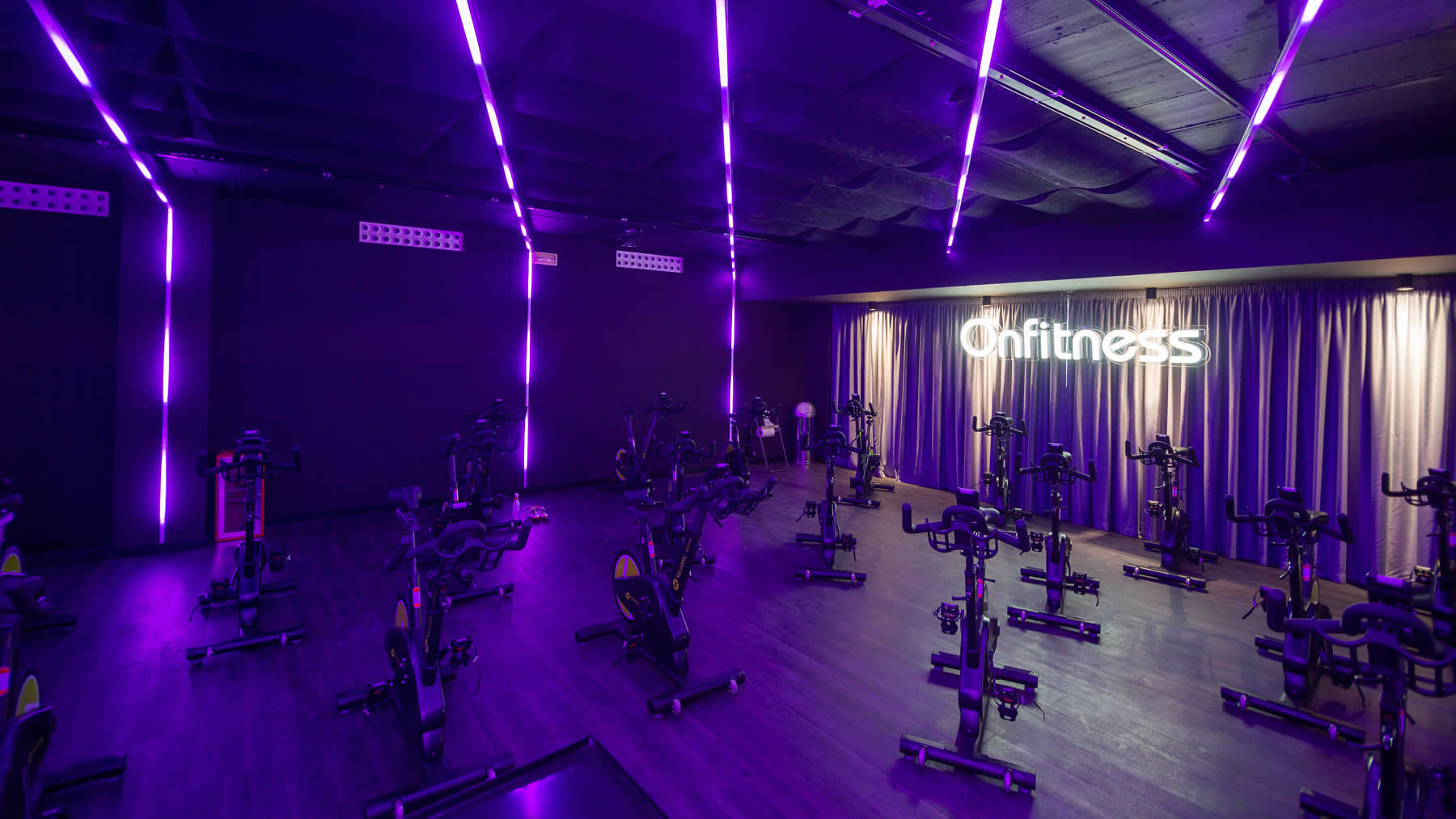 Onfitness estrena nueva sala de ciclo indoor en su gimnasio de Pamplona. CEDIDA