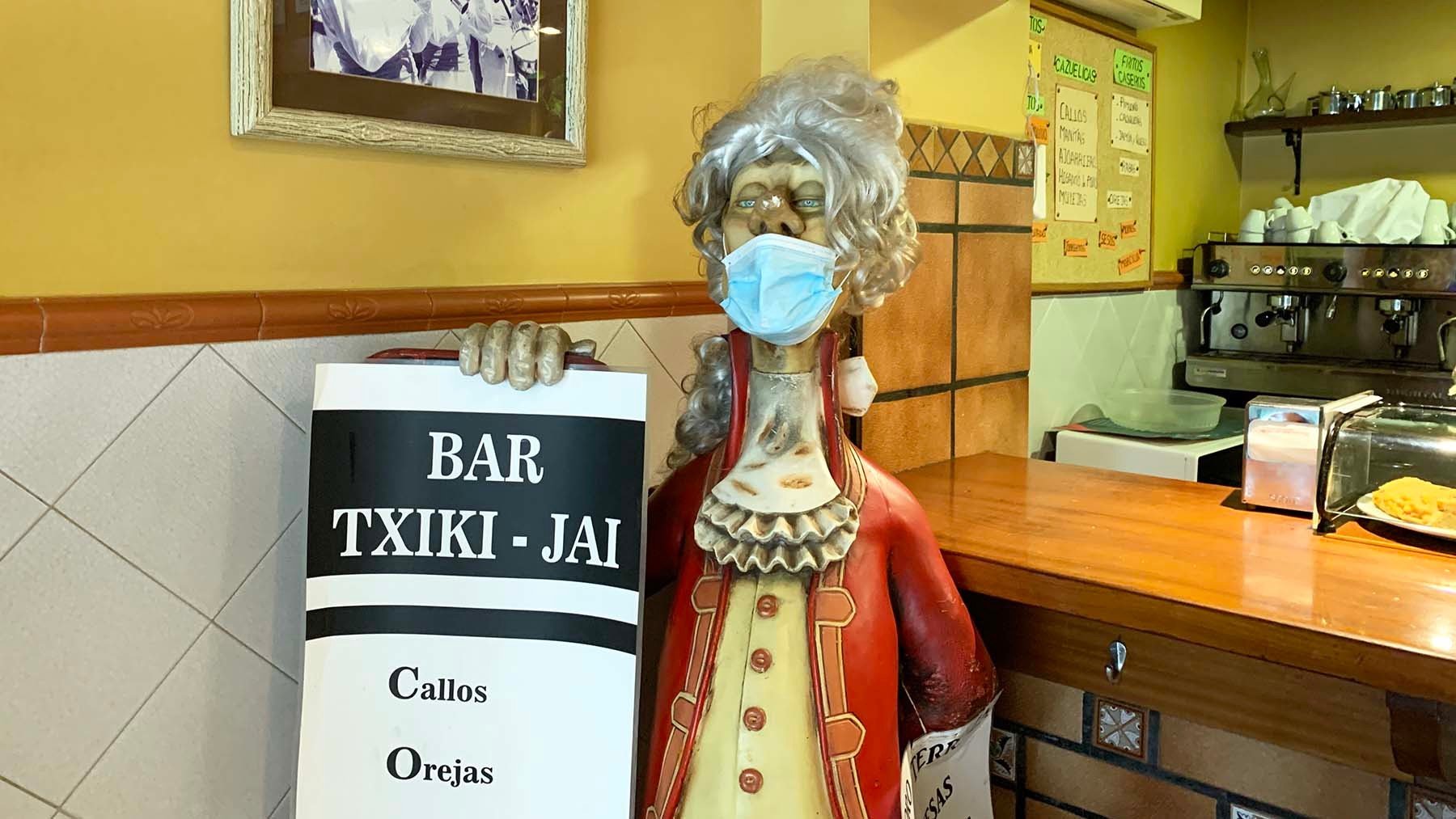 Interior del bar Txiki Jai en el barrio de Iturrama en Pamplona. Navarra.com