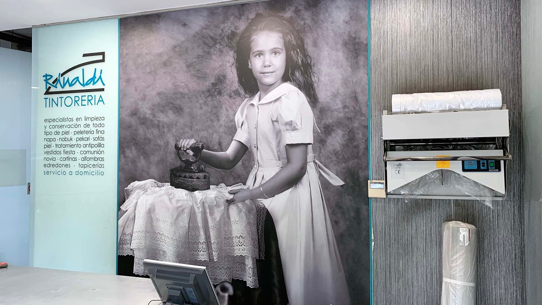 Interior de la tintorería Rinaldi en el barrio de Iturrama en Pamplona. Navarra.com