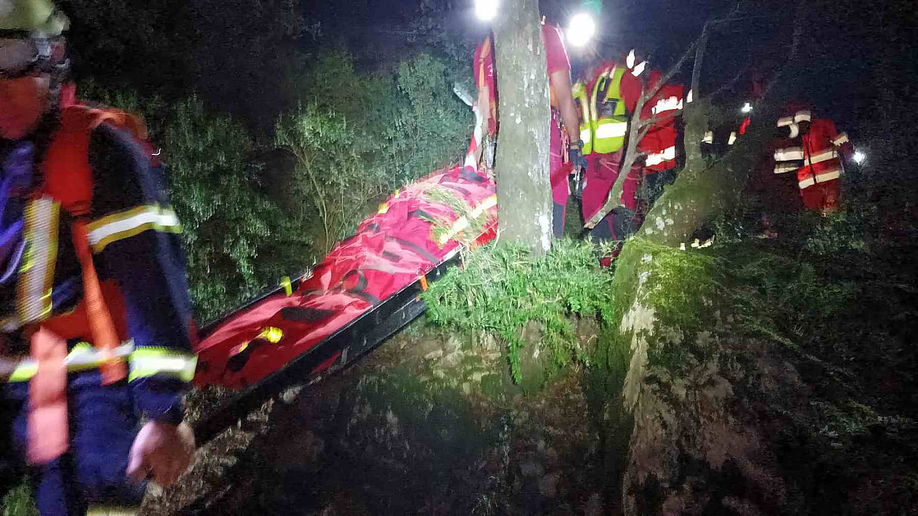 Rescatados de madrugada en Navarra dos escaladores heridos graves tras caer desde 20 metros de altura