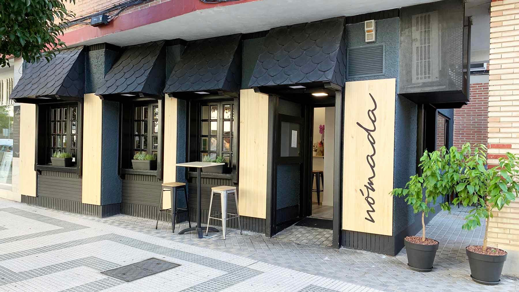 Fachada del restaurante Nómada en la calle Abejeras de Pamplona. Navarra.com