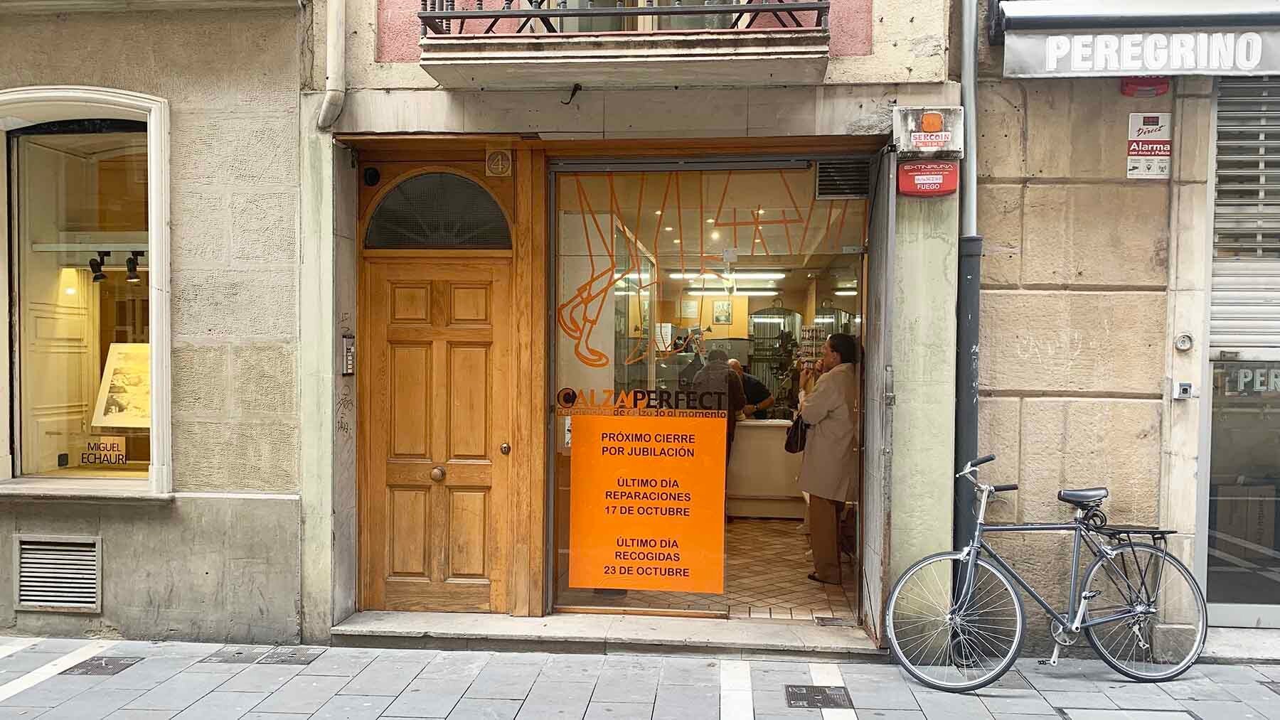 Fachada de la tienda Calzaperfect en la calle San Antón 4 de Pamplona. Navarra.com