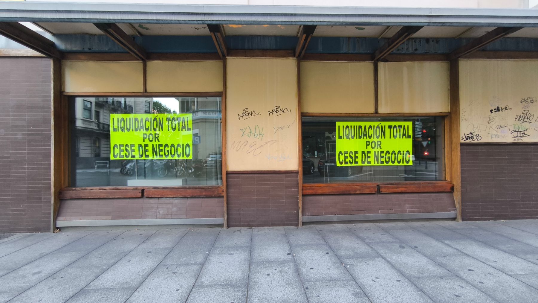 La tienda Devoré en la calle Emilio Arrieta cierra tras 27 años en Pamplona. NAVARRA.COM