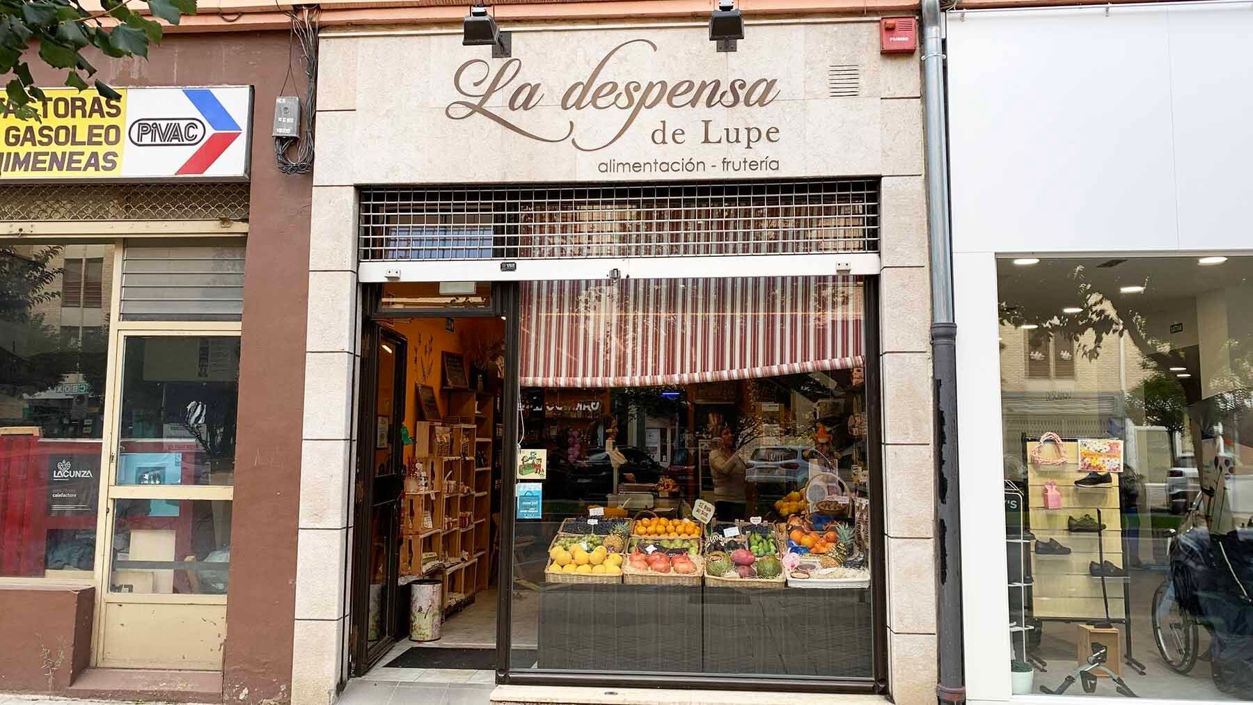 Fachada de la frutería La Despensa de Lupe en Pamplona. Navarra.com