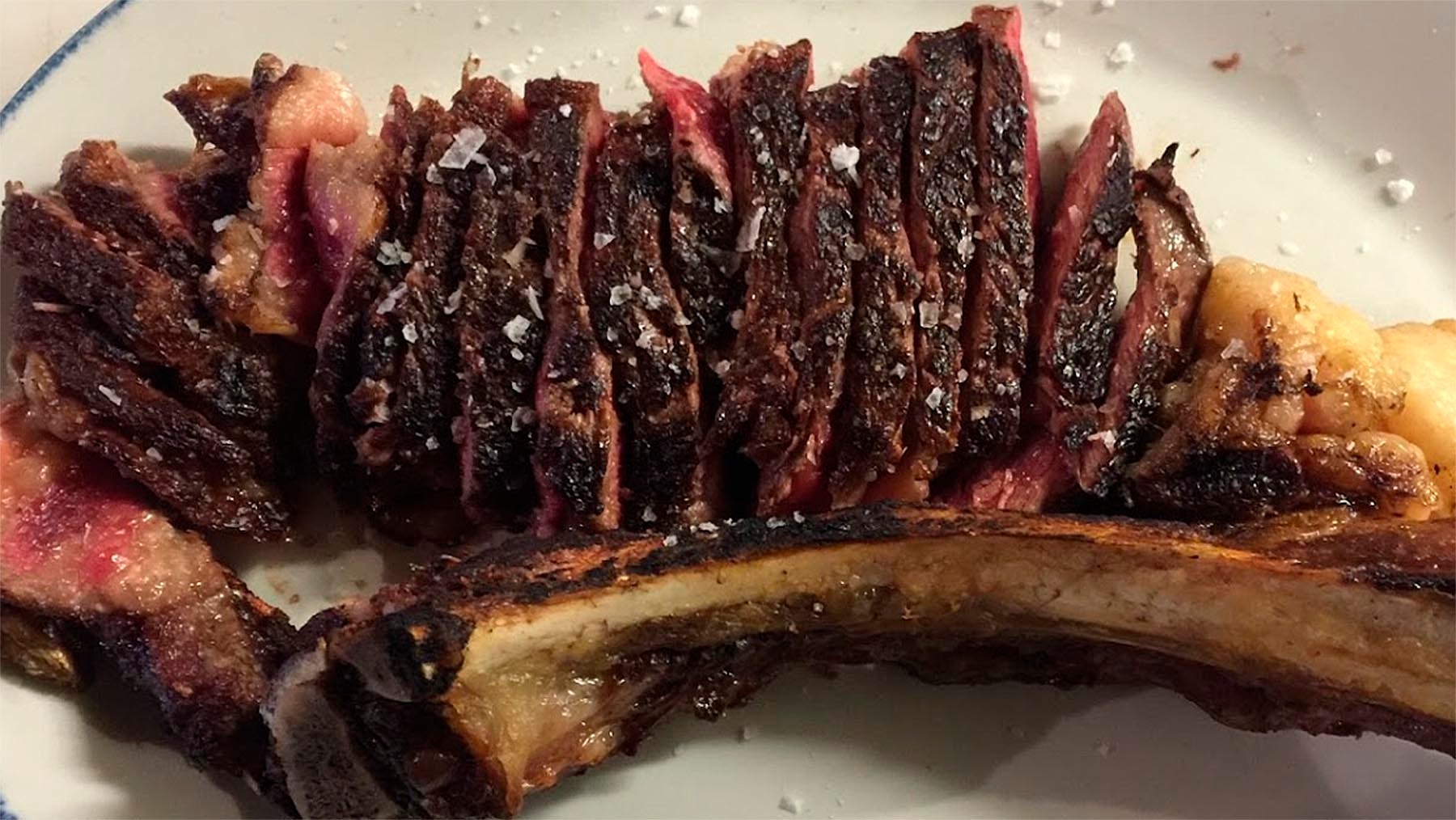 Detalle de un chuletón en el Asador Epeleta. ASADOR EPELETA