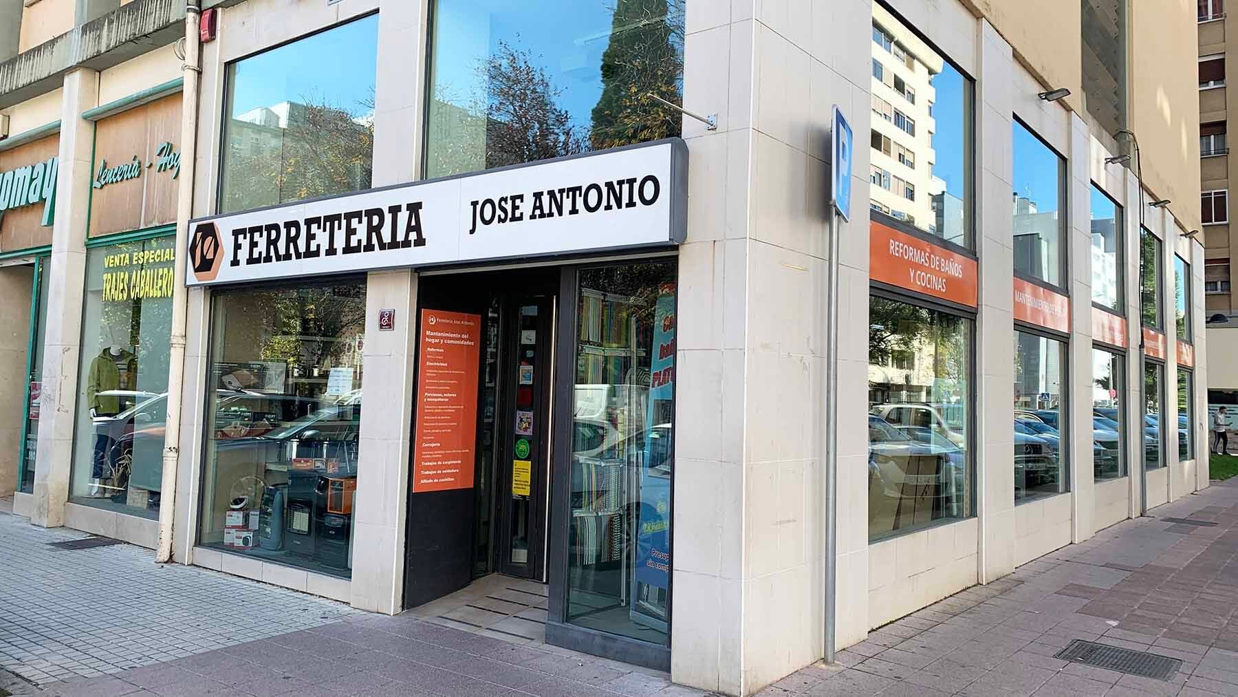 Fachada de la ferretería José Antonio en Barañáin. Navarra.com