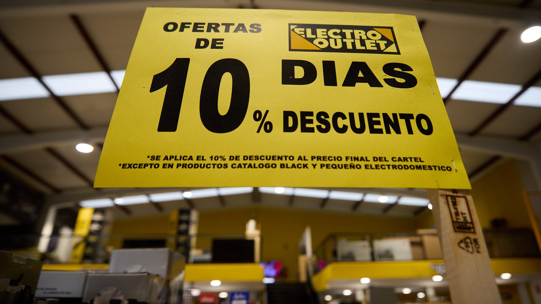 Electroutlet, en la calle M, 27 del polígono industrial de Mutilva Baja. IÑIGO ALZUGARAY