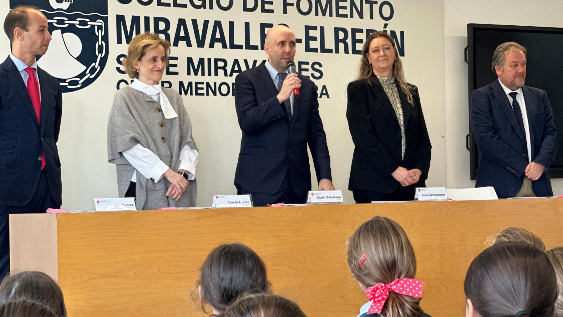 El colegio bilingüe Miravalles-El Redín de Pamplona ha celebrado la entrega de 898 diplomas Cambridge. CEDIDA