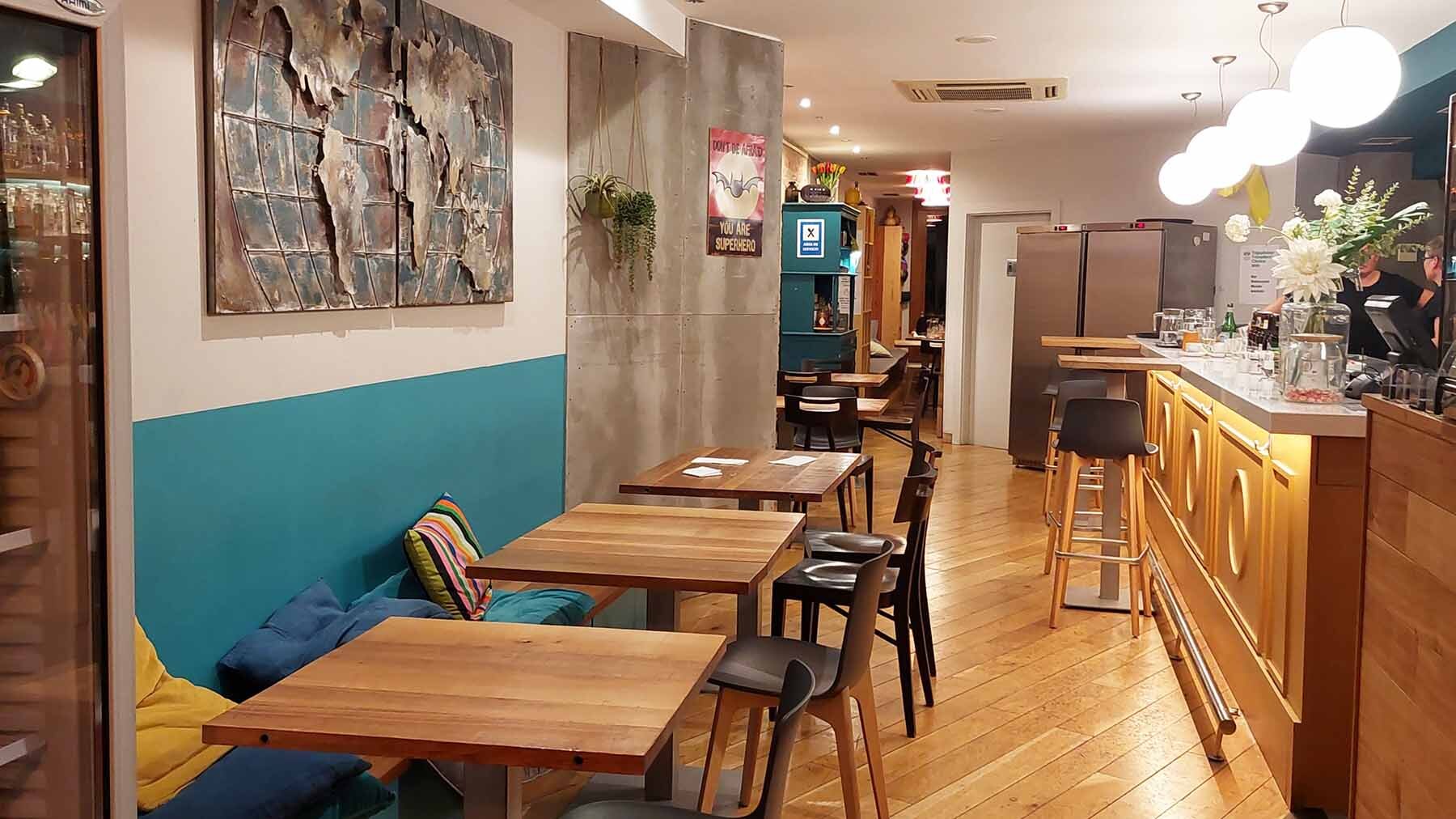 Interior del bar restaurante Mundo en la calle La Rúa 6 de  Estella. Facebook.