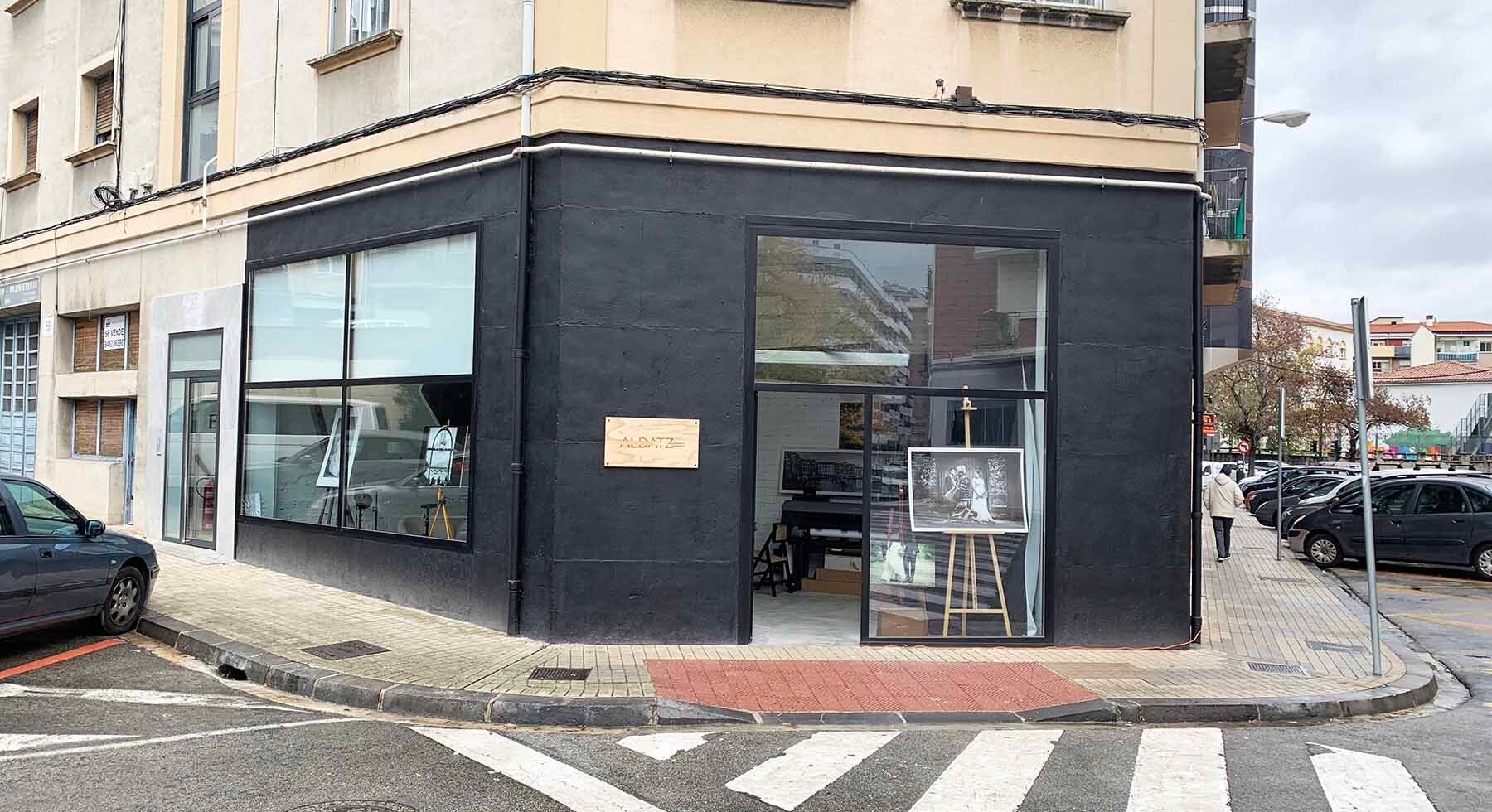 Nuevo estudio del fotógrafo Iñaki Aldatz en el barrio de la Milagrosa en Pamplona. Navarra.com