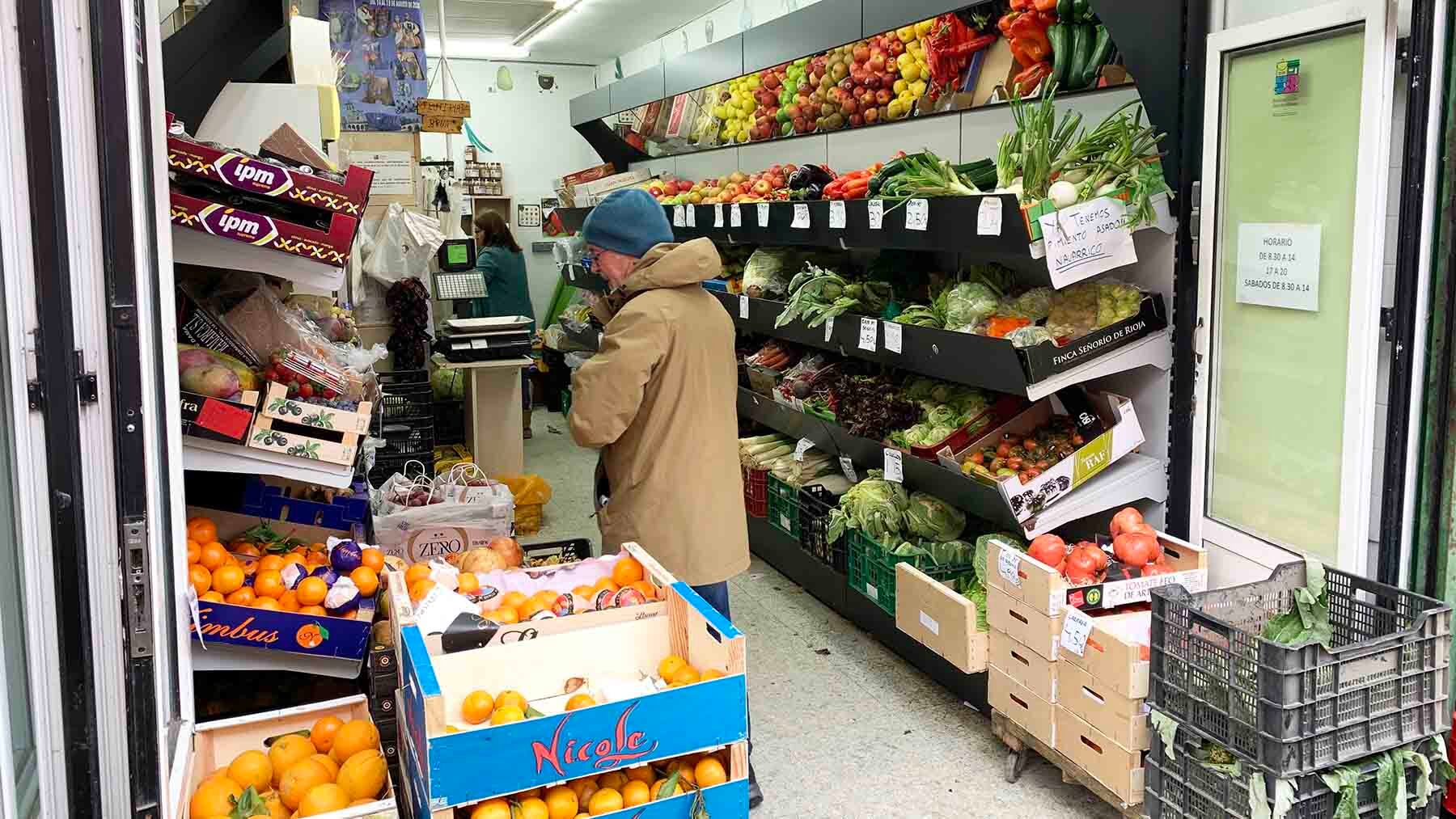 Interior de la frutería Brun en la calle Nogalera 6 de Burlada. Navarra.com