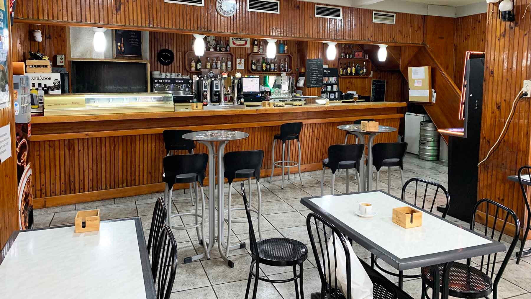 Interior del bar Juanito en la calle San Francisco 23 de Burlada. Navarra.com