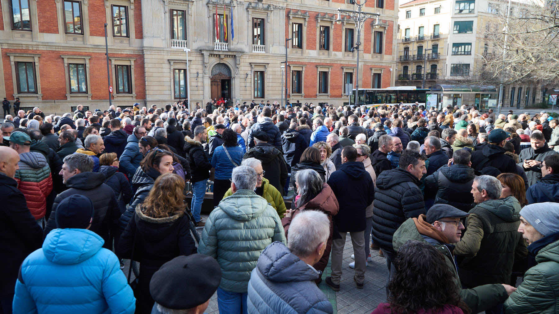 Concentración de trabajadores de la empresa BSH contra el cierre de la factoría de Esquiroz. IÑIGO ALZUGARAY