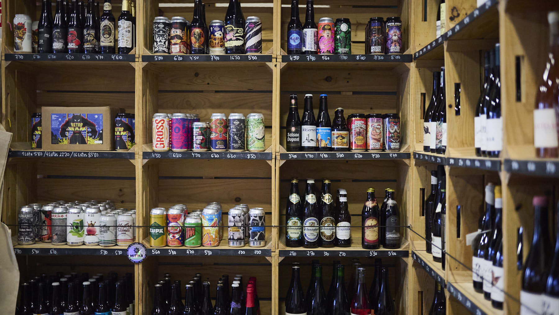 El Retrogusto es mío, establecimiento especializado en cerveza y vino en la calle Bardenas Reales 68 de Sarriguren. PABLO LASAOSA