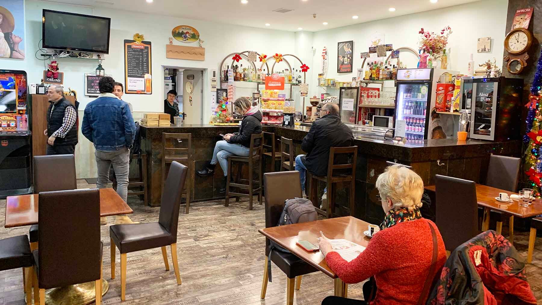 Interior del bar Zubizarra de Burlada. Navarra.com