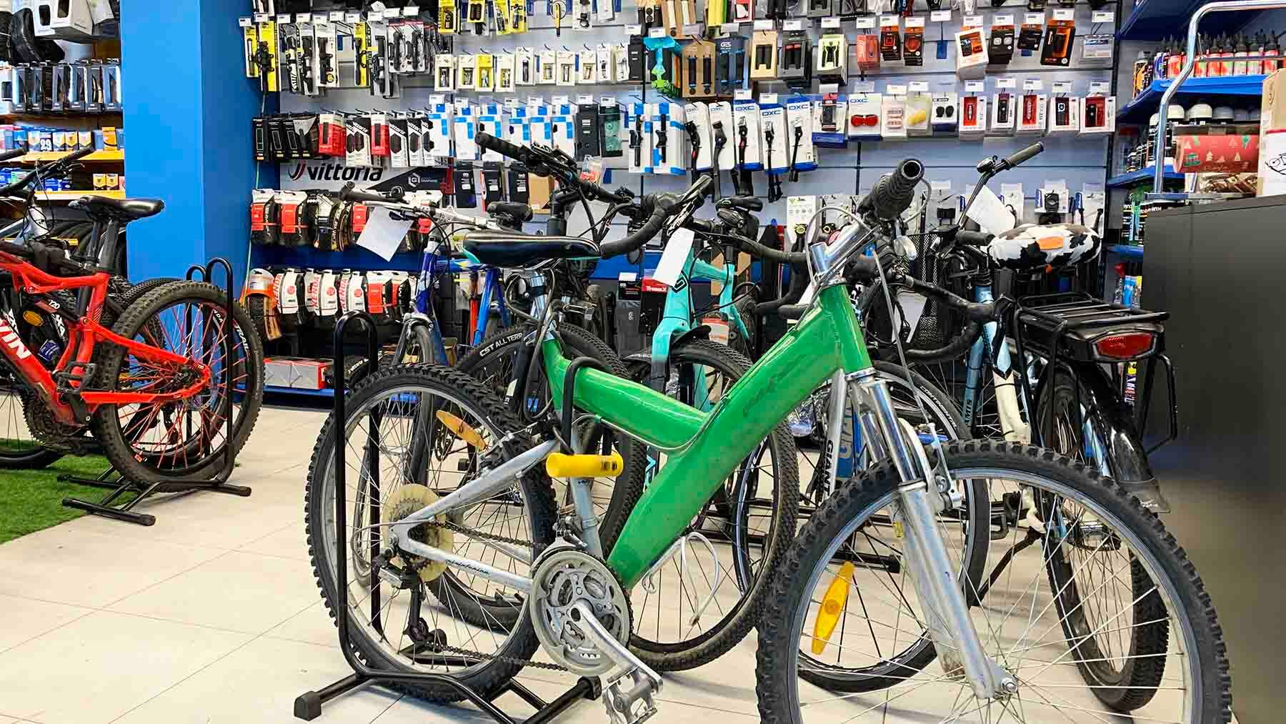 Interior de la tienda Rotxabikes en Pamplona. Navarra.com