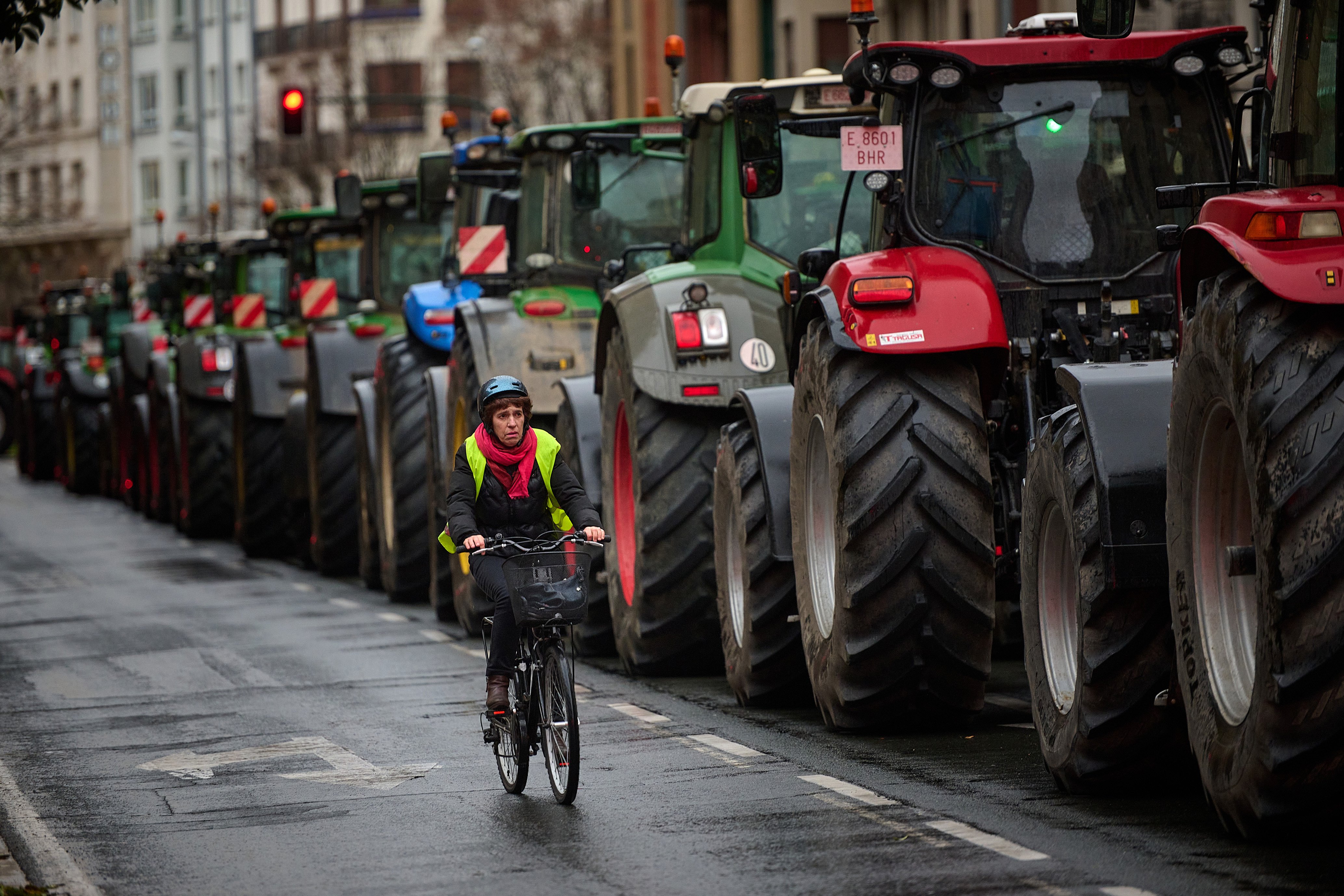 Una tractorada con cuatro columnas amenaza con colapsar Pamplona para protestar por la crisis del campo