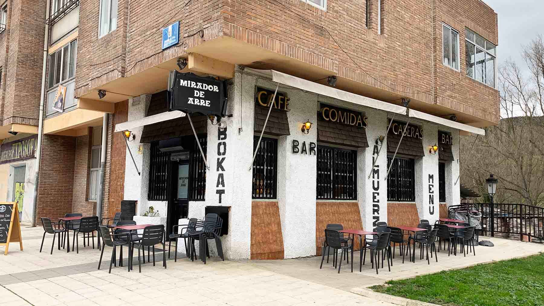 Fachada del bar restaurante El Mirador de Arre. Navarra.com