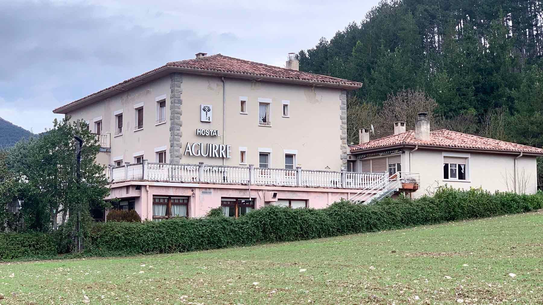 Imagen exterior del hostal Aguirre en la localidad de Oricáin. Navarra.com