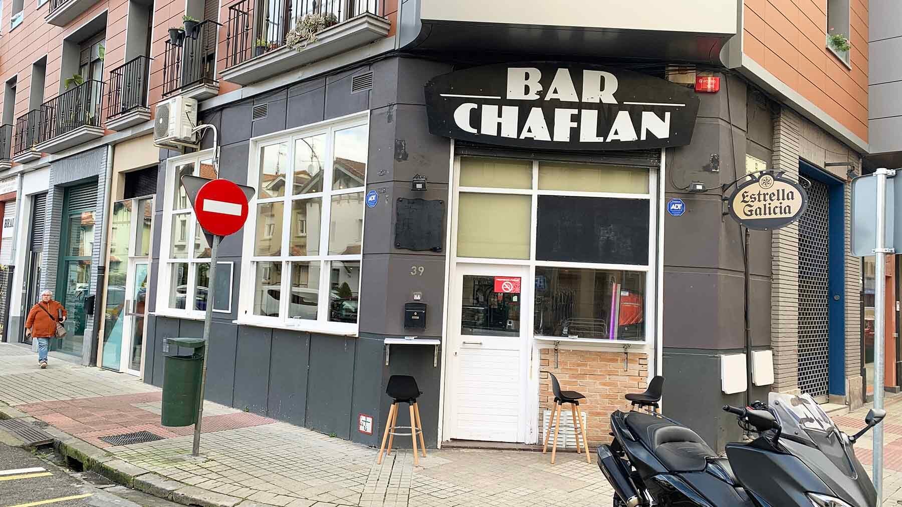 El bar Chaflán, en la esquina de las calles Aralar e Iturralde y Suit de Pamplona. Navarra.com