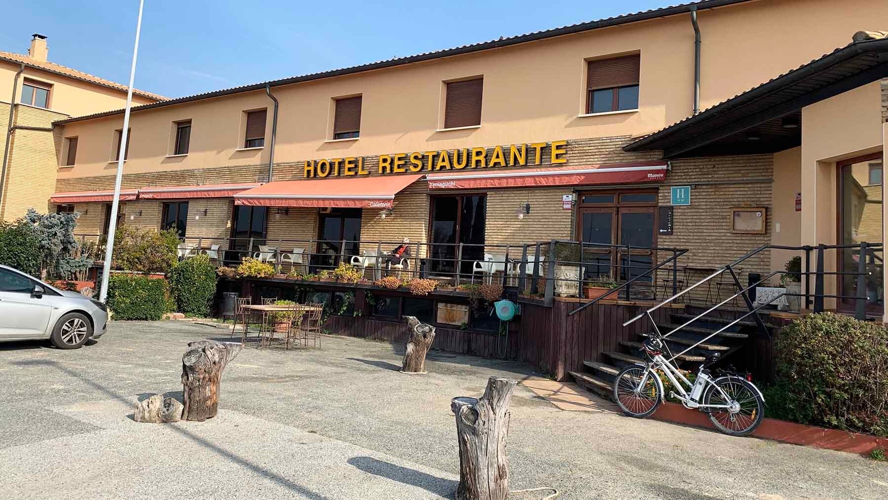 Fachada del hostal restaurante Yamaguchi en Sangüesa. Navarra.com