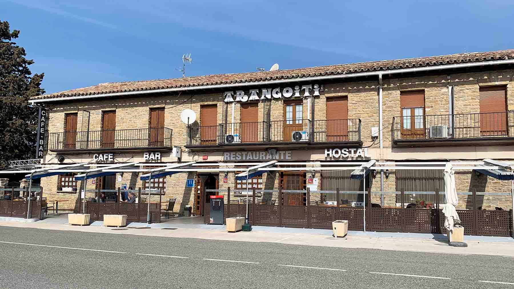 Fachada del bar restaurante Arangoiti en Yesa. Navarra.com